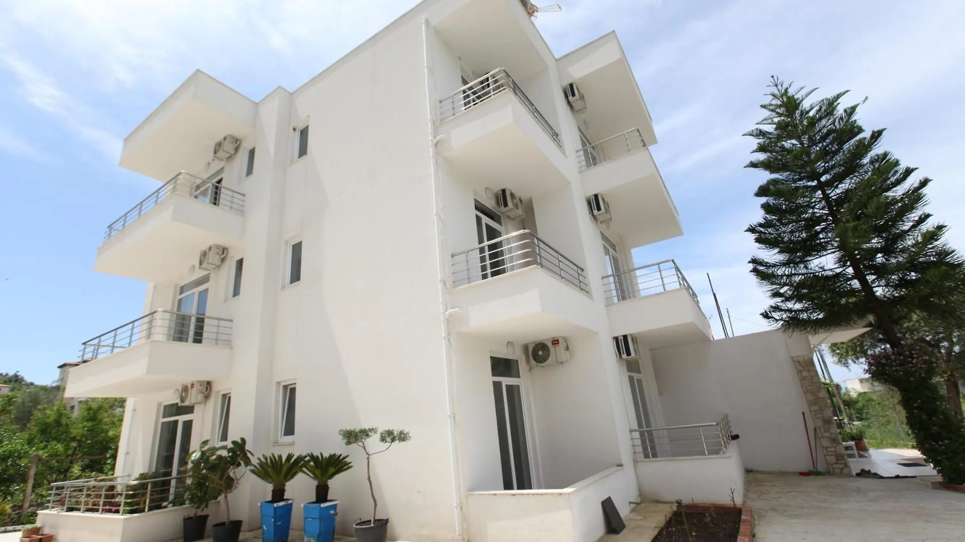 The Sunny Side Apartment Himare