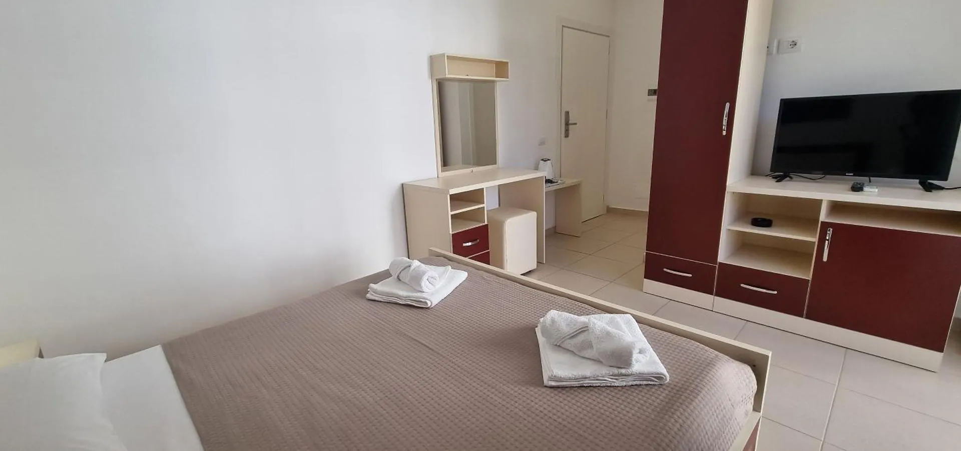 The Sunny Side Apartment Himare